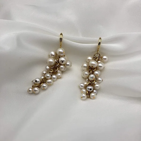 Pērļu ķekaru auskari – 45€
