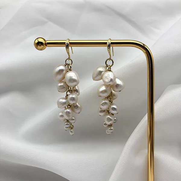 Pērļu ķekaru auskari – 45€