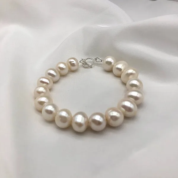 Klasiska pērļu rokassprādze – 30€